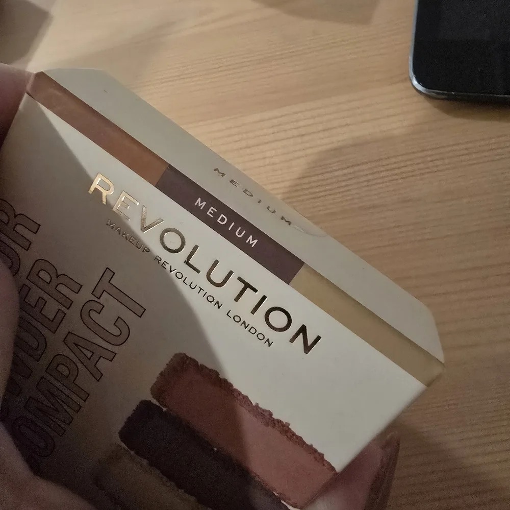 📢3 For $11 Makeup Revolution Contour Powder In Medium